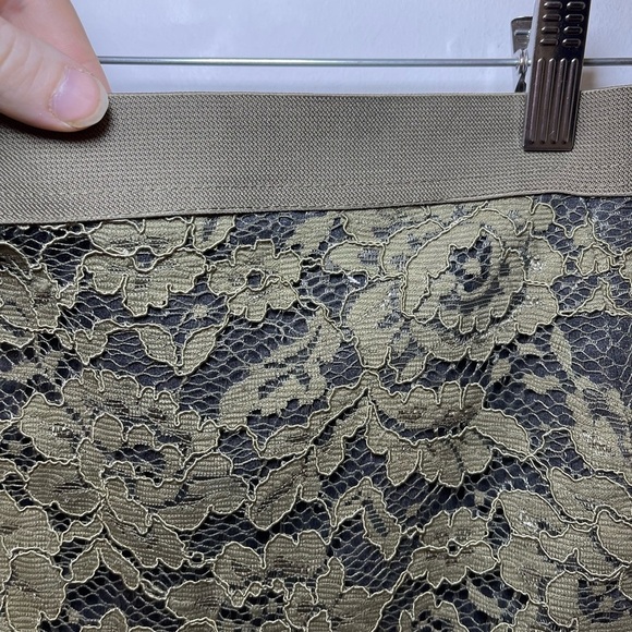 English Laundry Women’s Olive Green Lace pencil Skirt in Size S - Picture 4 of 8